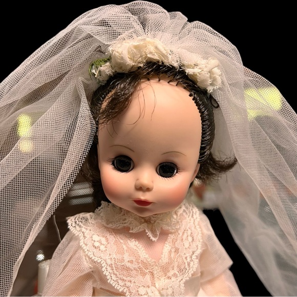 Madame Alexander Vintage Bride Doll 1570 - Picture 2 of 6